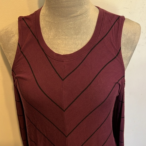 Cold Shoulder top - Picture 4 of 5